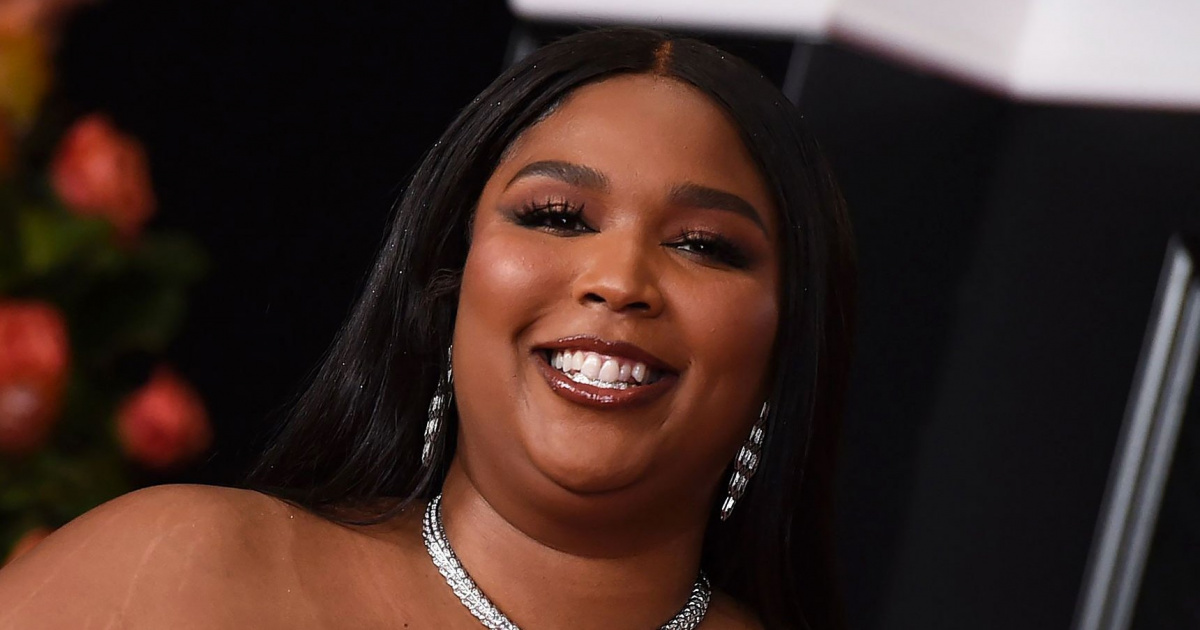 Au Natural Lizzo Shares Unedited Nude Selfie For Doveselfesteemproject