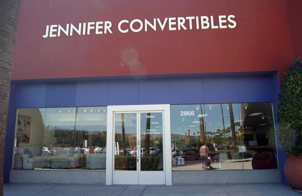 Jennifer Convertibles Inc @Fumnight71 / Twitter.com