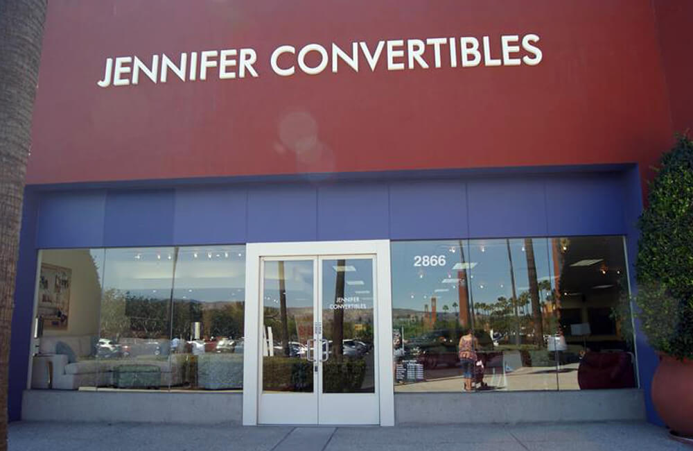 Jennifer Convertibles Inc. @Fumnight71 / Twitter.com