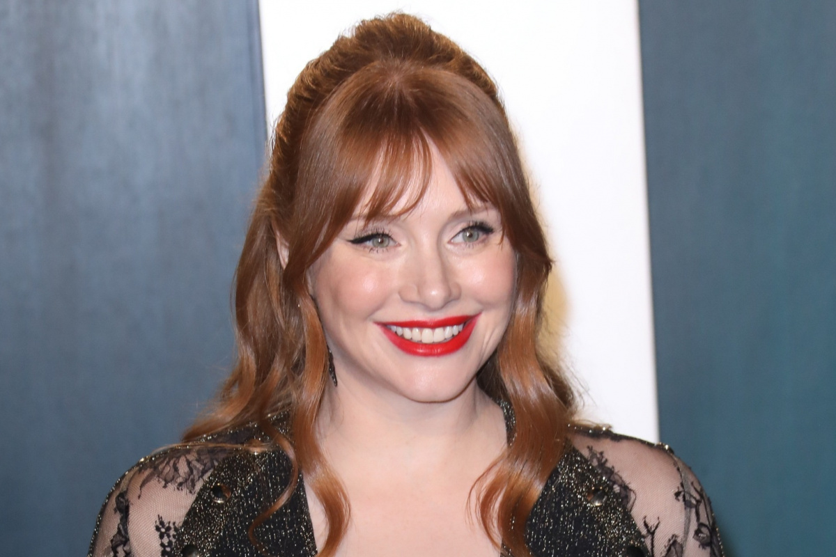 Bryce Dallas Howard, 39, graduates from NYU ‘21 years in the making’