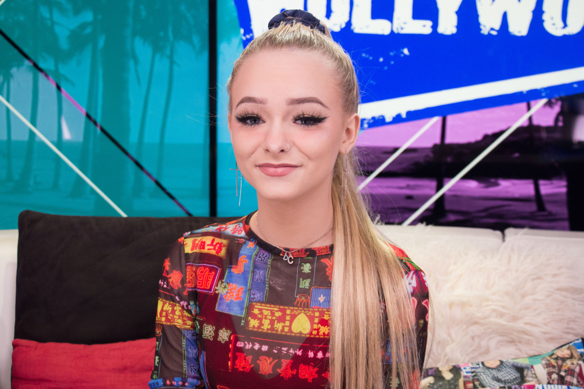 TikTok star Zoe Laverne apologizes for kissing her 13 year old fan