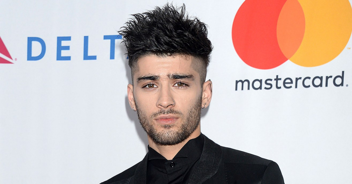 Zayn Malik Seemingly Gets Into Shirtless Confrontation Outside Nyc Bar 