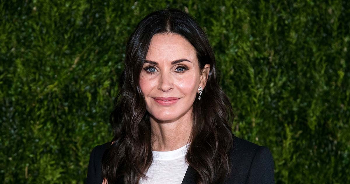 Courteney Cox Eating Her Way Through Disneyland Is a Summertime Mood