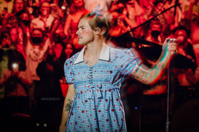 Harry Styles and Olivia Wilde Dress Up For 'Love on Tour' Halloween Concert