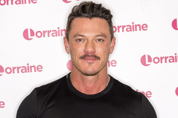 Luke Evans Reveals Toned Body After 8 Months of Work: Before and After Pics