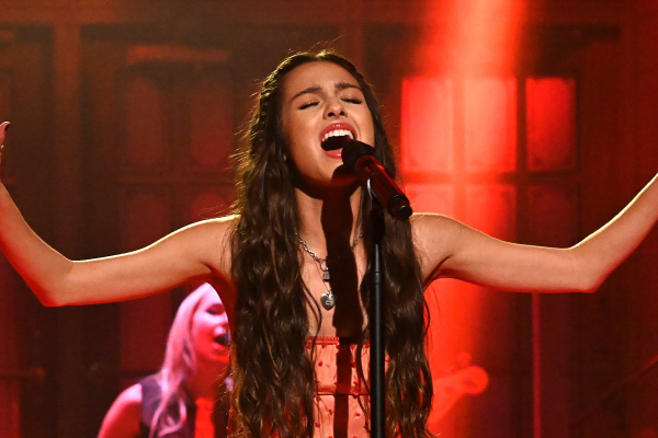 Olivia Rodrigo Stuns in ‘Emotional’ and ‘Happy’ ‘Saturday Night Live’ Debut